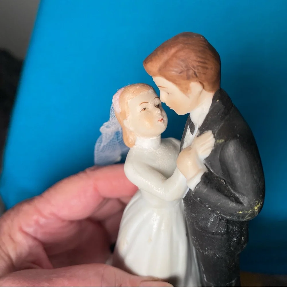 Lefton Romantic Bride and Groom Cake Topper